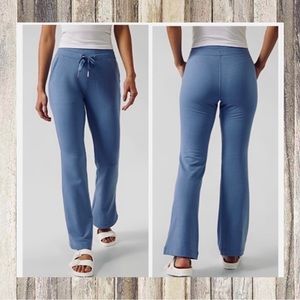 ATHLETA COTTAGE BLUE BALANCE FLARE UKTRA SOFT PLUSH SWEATS